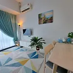 Cozy Home Country Garden At Dangabay Of Jb, Free Wifi And Streaming