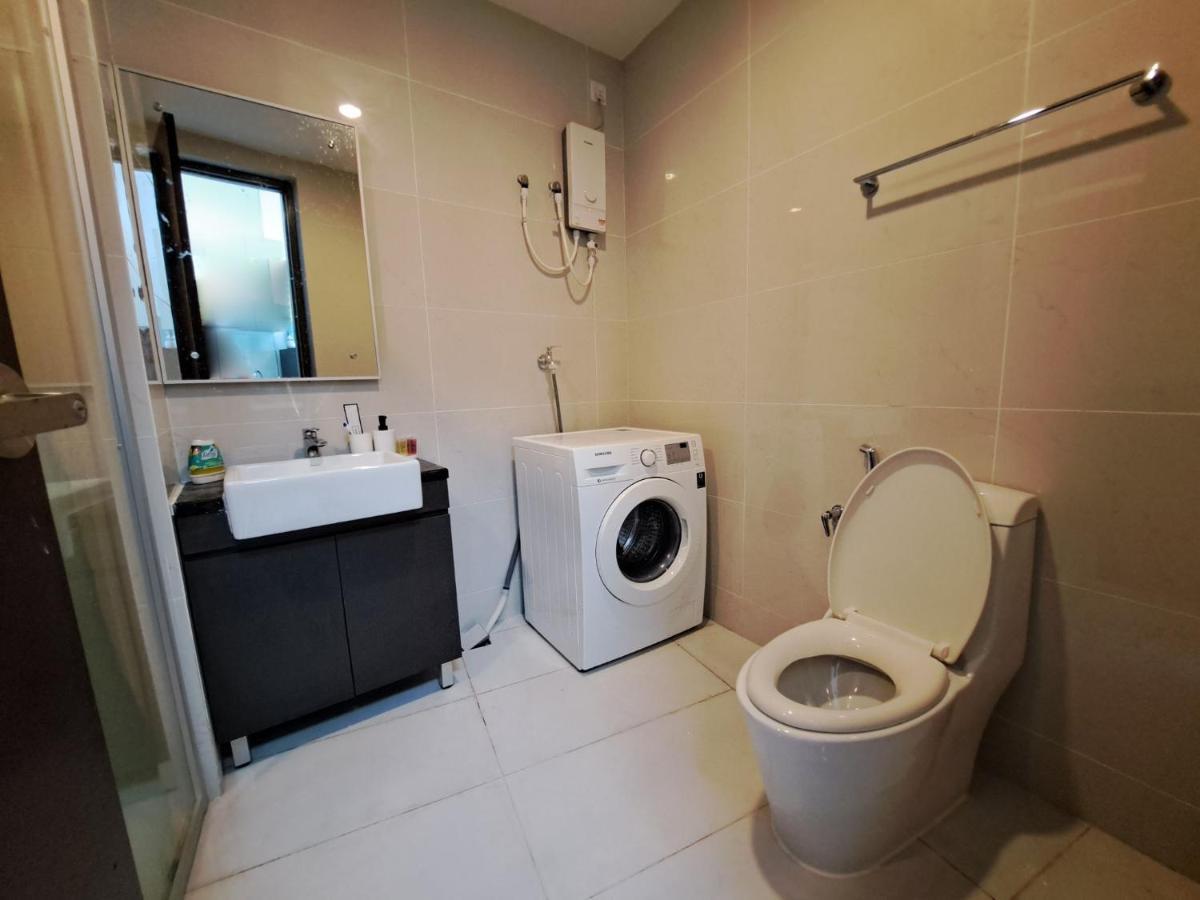Apartemen Cozy Country Garden At Dangabay Of Jb, Free Wifi And Streaming *