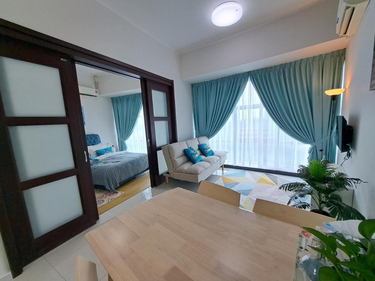 Apartemen Cozy Country Garden At Dangabay Of Jb, Free Wifi And Streaming *