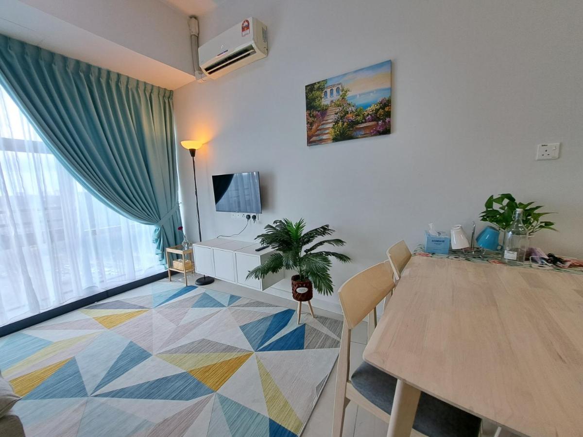 Apartemen Cozy Country Garden At Dangabay Of Jb, Free Wifi And Streaming *
